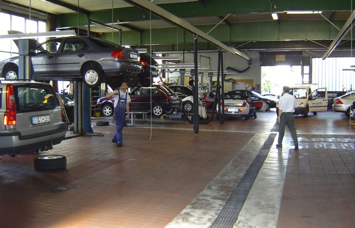 Ansicht der Werkstatt im Autozentrum Epple in Rutesheim