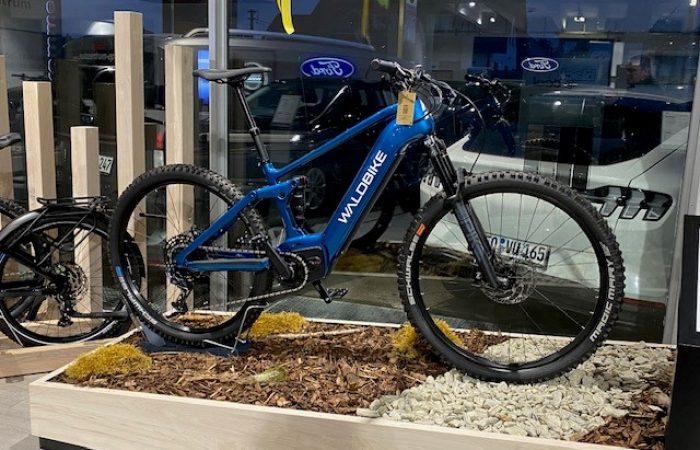 Foto eines Waldbikes im Ausstellungsraum des Autozentrum Epple in Rutesheim