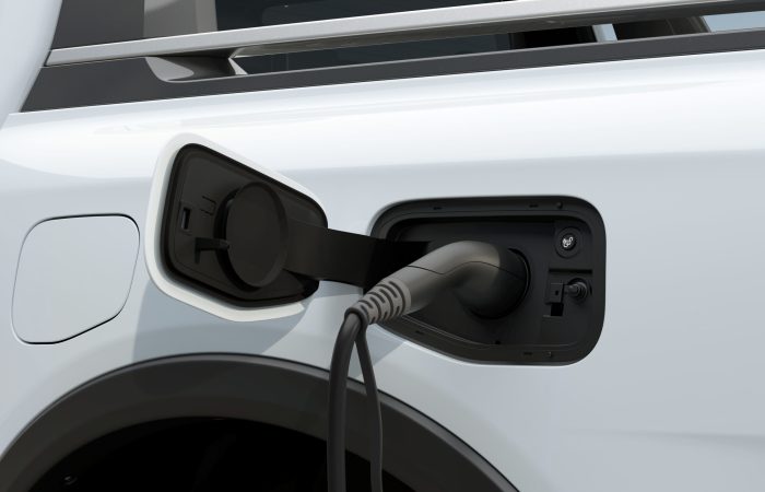 Ford Ranger Wildtrak beim Laden an Ladestation – Detailaufnahme – beim Autozentrum Epple in Rutesheim