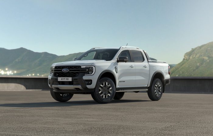 Ford Ranger Wildtrak mit Frontansicht vor Gebirgskulisse – beim Autozentrum Epple in Rutesheim